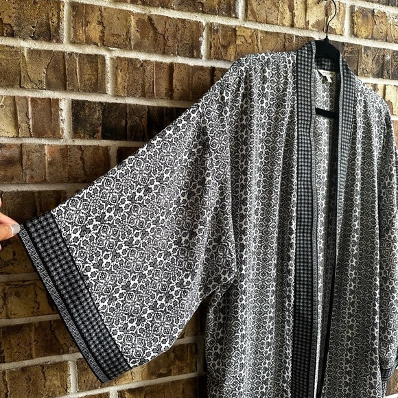 Max Studio Black and Gray Patterned Poncho - Picture 6 of 8